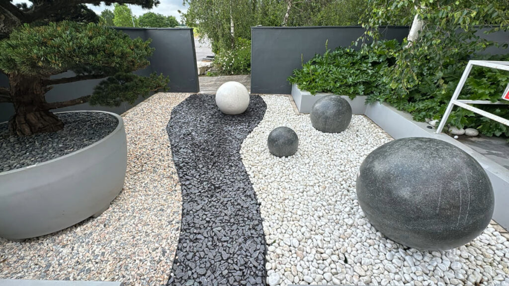 Concrete Balls for modern landscapes